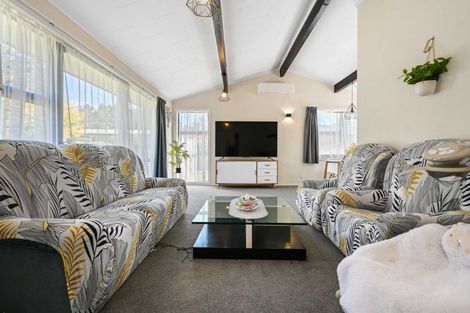 Photo of property in 8 Lorraine Place, Glenview, Hamilton, 3206