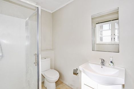 Photo of property in 52 Churchill Avenue, Manurewa, Auckland, 2102