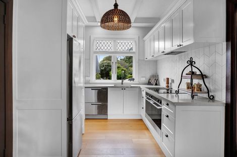 Photo of property in 34 Robe Street, New Plymouth, 4310