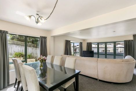 Photo of property in 1 Oak Grove, Mount Cook, Wellington, 6011