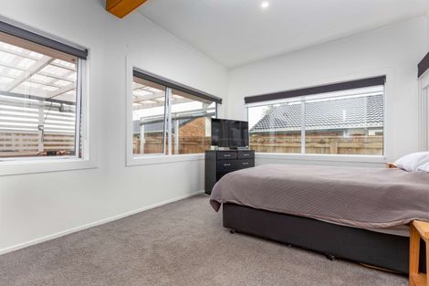 Photo of property in 9 Youngs Road, Papakura, 2110