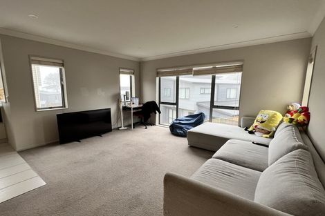 Photo of property in 61 Glanmire Road, Newlands, Wellington, 6037