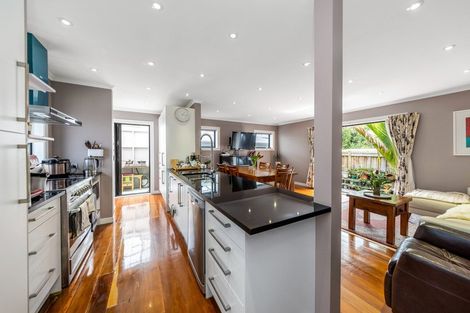 Photo of property in 88 Kaurilands Road, Titirangi, Auckland, 0604