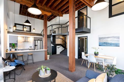 Photo of property in 2/5 Jetty Street, Dunedin Central, Dunedin, 9016