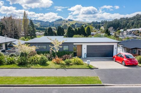 Photo of property in 33 Grandvista Drive, Green Island, Dunedin, 9018