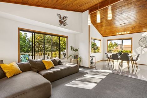 Photo of property in 232b Old Titirangi Road, Titirangi, Auckland, 0604