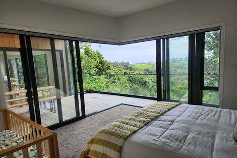 Photo of property in 2 Wairau Road, Oakura, 4374