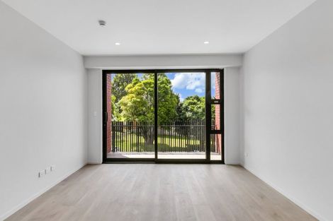 Photo of property in 25 Potter Avenue, Northcote, Auckland, 0627