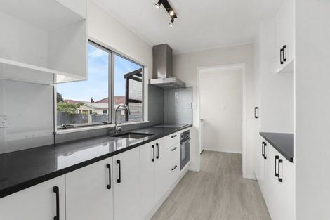 Photo of property in 2/152 Rathgar Road, Henderson, Auckland, 0610