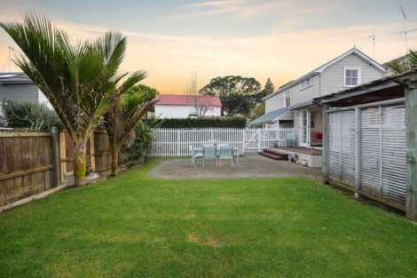 Photo of property in 1/14 Beach Road, Northcote Point, Auckland, 0627