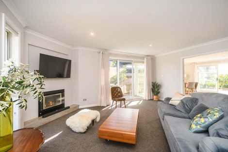 Photo of property in 8 Silkwood Place, Fitzherbert, Palmerston North, 4410
