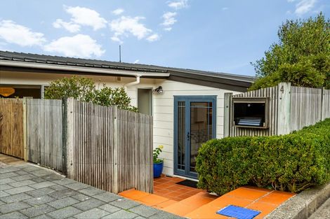 Photo of property in 4 Flint Way, Northland, Wellington, 6012