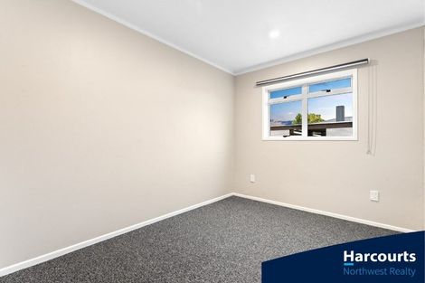 Photo of property in 188 Waimumu Road, Massey, Auckland, 0614