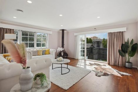 Photo of property in 32 Glenmore Road, Sunnyhills, Auckland, 2010
