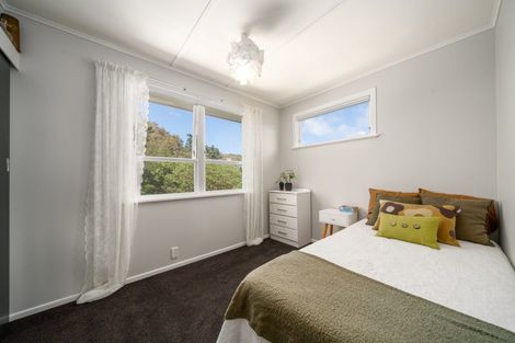 Photo of property in 11 Pauline Way, Paparangi, Wellington, 6037