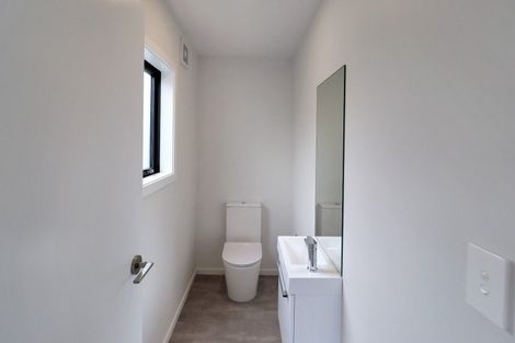 Photo of property in 137 Whites Line East, Waiwhetu, Lower Hutt, 5010