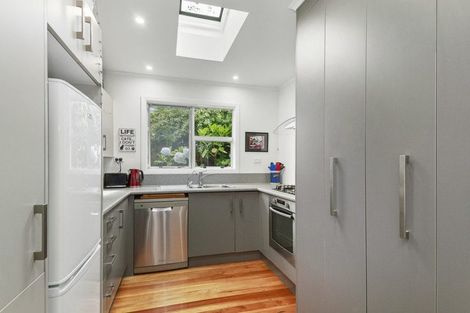 Photo of property in 27 Hampton Hill Road, Tawa, Wellington, 5028