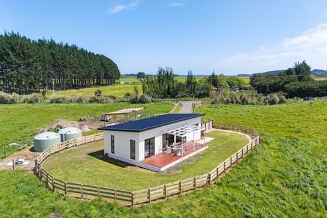 Photo of property in 1121 Parewanui Road, Parewanui, Bulls, 4894