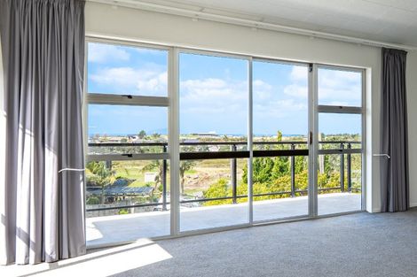 Photo of property in 18 Seaview Road, Ruakaka, 0116