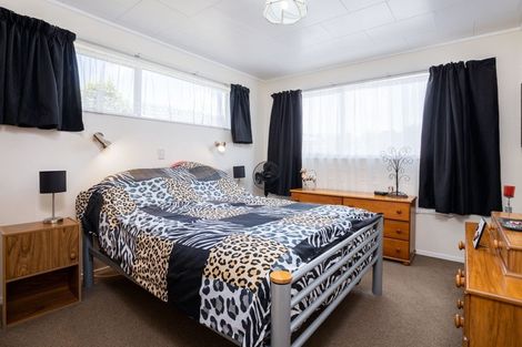 Photo of property in 2 Waterloo Place, Westown, New Plymouth, 4310
