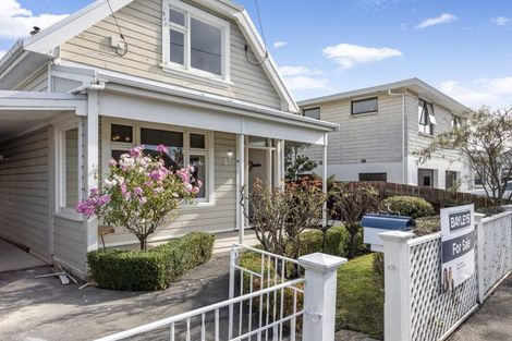 Photo of property in 120 Hargest Crescent, Saint Clair, Dunedin, 9012