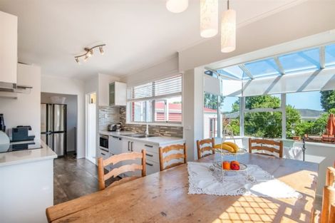 Photo of property in 35 Powrie Street, Glenfield, Auckland, 0629