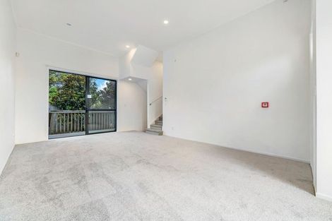 Photo of property in 4/2 Swan Hill Drive, Glen Eden, Auckland, 0602