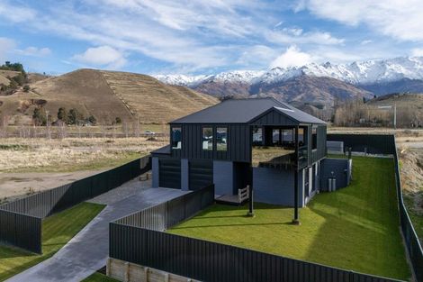 Photo of property in 27 Stratford Drive, Mount Pisa, Cromwell, 9383