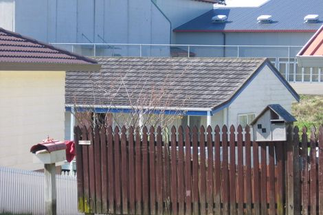 Photo of property in 19 Meadowvale Rise, Titirangi, Auckland, 0604