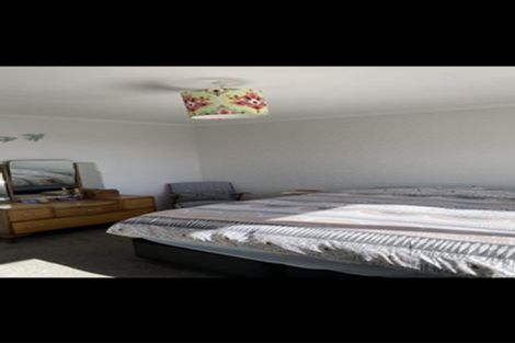 Photo of property in 3 Lomond Street, Newlands, Wellington, 6037