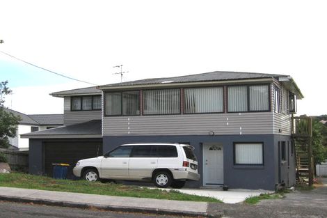 Photo of property in 1/3 Barron Drive, Green Bay, Auckland, 0604
