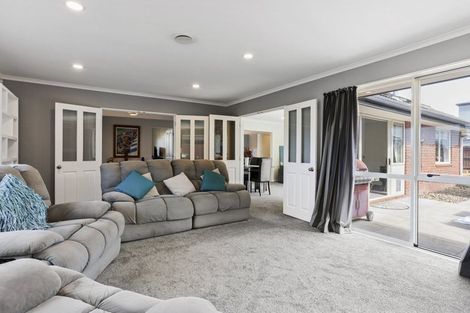 Photo of property in 1 Flaxgrove Place, Parklands, Christchurch, 8083