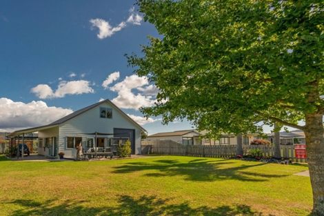 Photo of property in 17 Endeavour Close, Whitianga, 3510