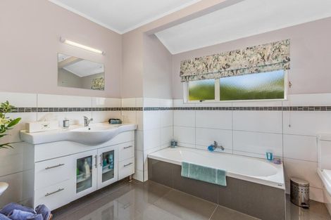 Photo of property in 7 Portage Place, Whitby, Porirua, 5024