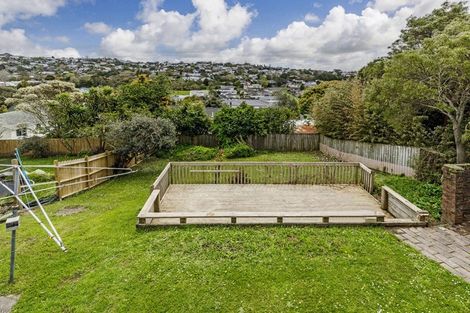 Photo of property in 20 Shanaway Rise, Hillcrest, Auckland, 0627