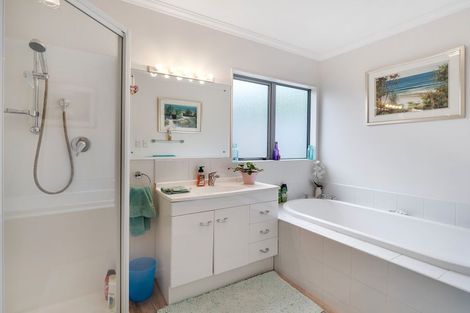 Photo of property in 29 La Lena Grove, Fitzherbert, Palmerston North, 4410