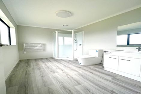 Photo of property in 6d Melleray Place, Randwick Park, Auckland, 2105