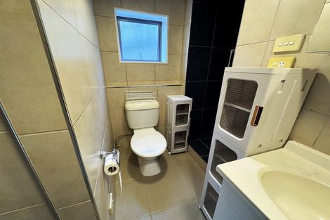 Photo of property in 18 Normanton Street, Glenfield, Auckland, 0629