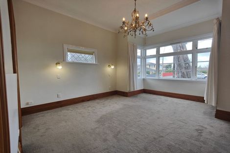 Photo of property in 28 Whites Line West, Woburn, Lower Hutt, 5010