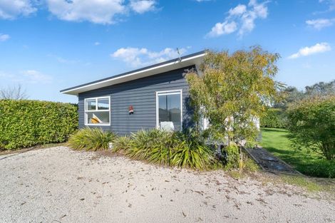 Photo of property in 32 Burgundy Drive, Martinborough, 5711