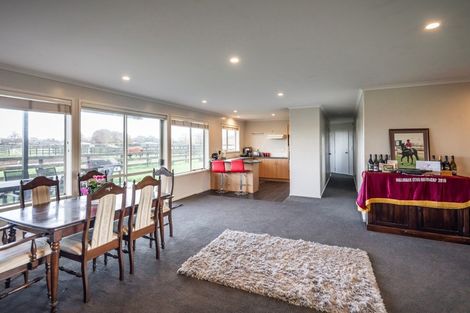 Photo of property in 2/101 Racecourse Road, Cambridge, 3493