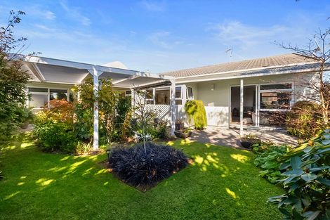 Photo of property in 14 Del Mar Place, Merrilands, New Plymouth, 4312
