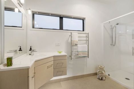 Photo of property in 1/34 Oruamo Place, Beach Haven, Auckland, 0626