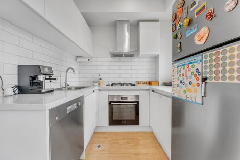 Photo of property in 7/8 Hepburn Road, Glendene, Auckland, 0602