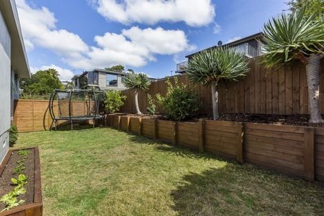 Photo of property in 1/54 Knights Road, Rothesay Bay, Auckland, 0630