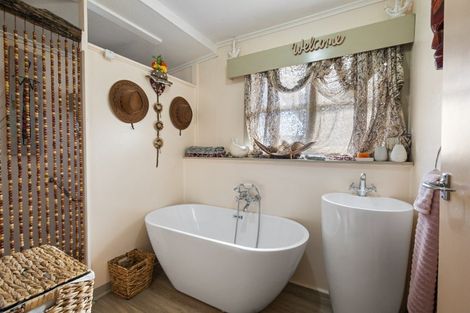 Photo of property in 6 Milne Street, Sanson, 4817