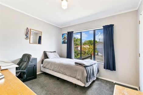 Photo of property in 77 Meadowvale Rise, Titirangi, Auckland, 0604