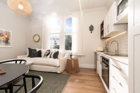 Photo of property in 18 Portland Crescent, Thorndon, Wellington, 6011