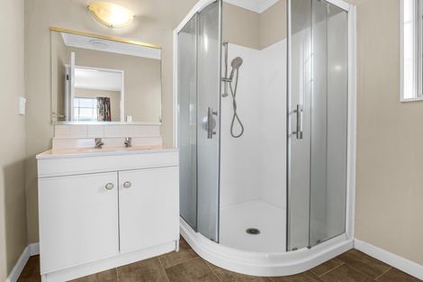 Photo of property in 16 Rosebank Avenue, Kelvin Grove, Palmerston North, 4414