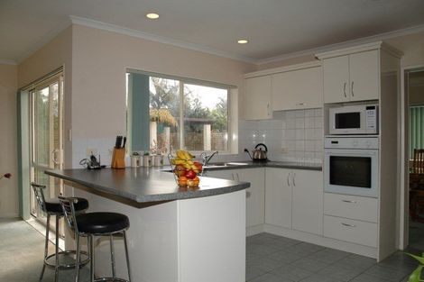 Photo of property in 12 Mellefont Close, East Tamaki Heights, Auckland, 2016